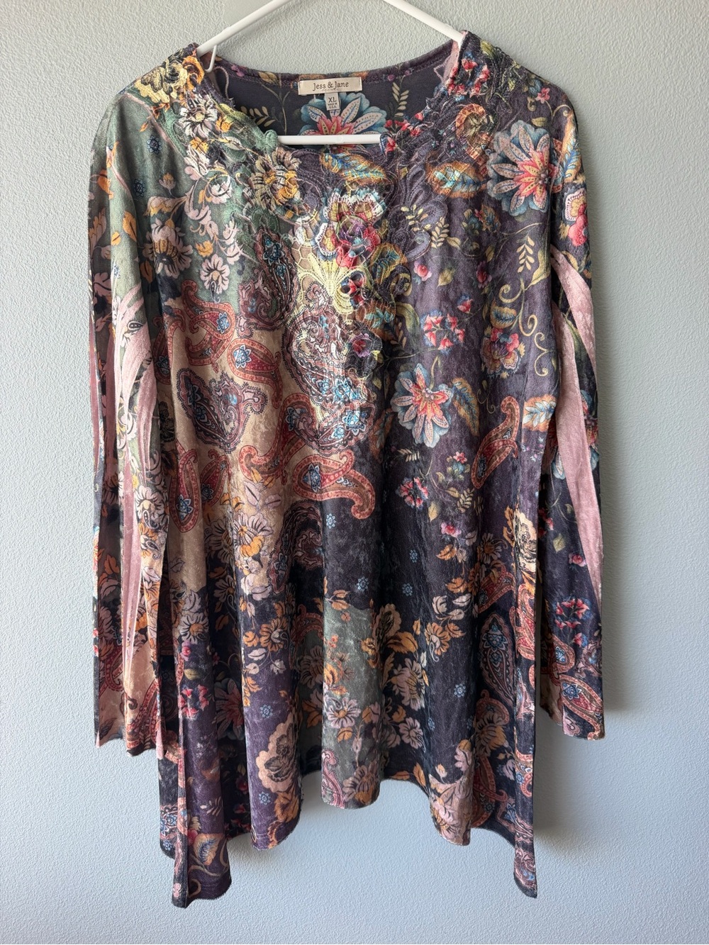 Jess and Jane grey colorful floral velour long sleeve tunic Women’s sz XL